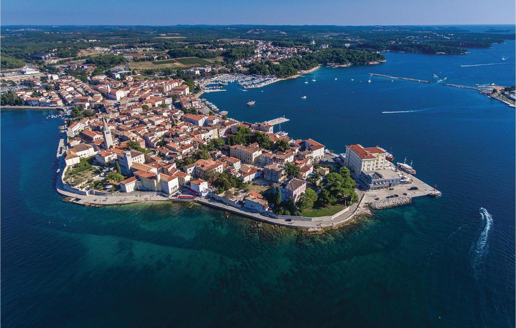 Gorgeous Apartment In Porec With Kitchen Exteriör bild