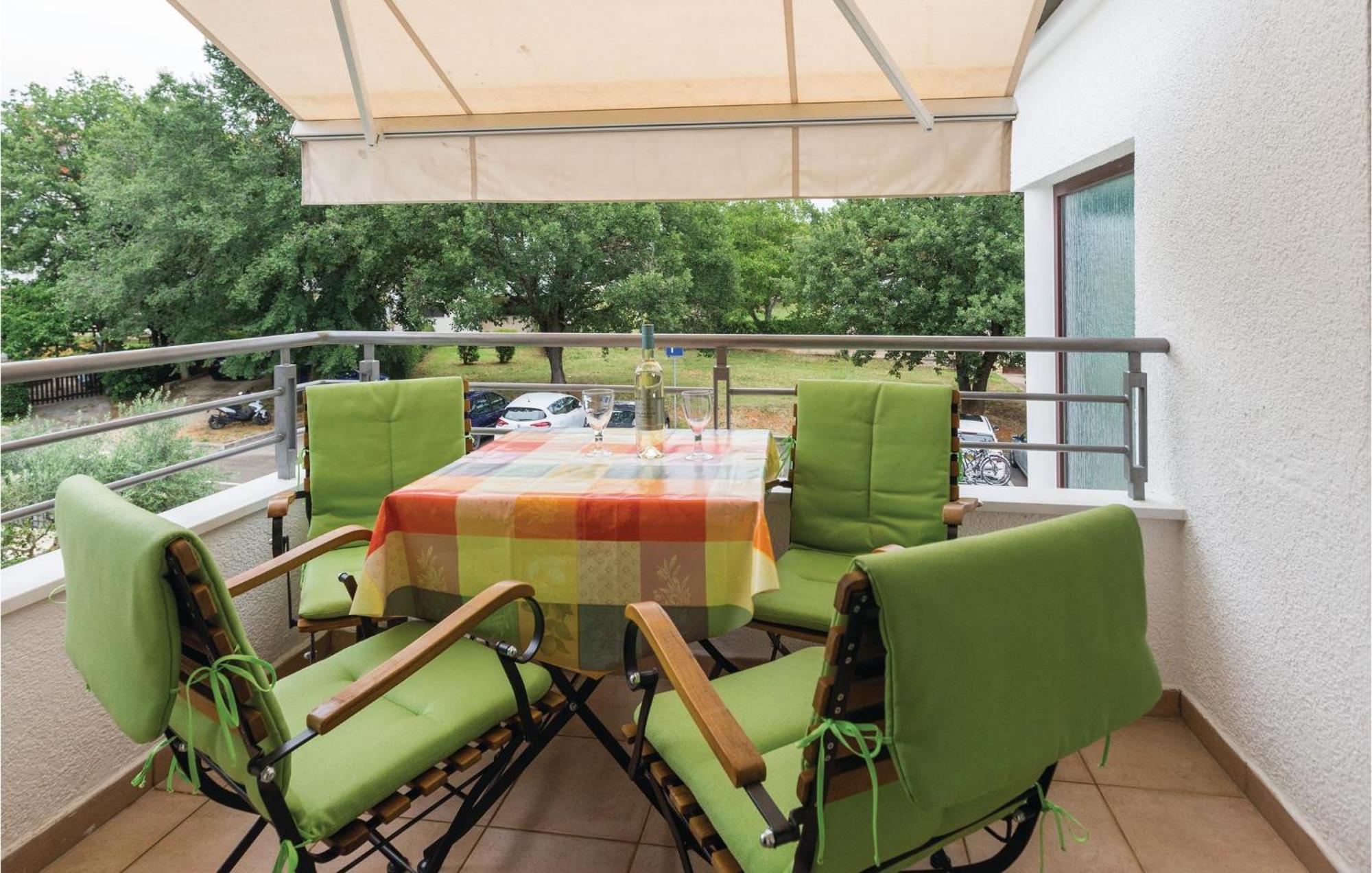 Gorgeous Apartment In Porec With Kitchen Exteriör bild