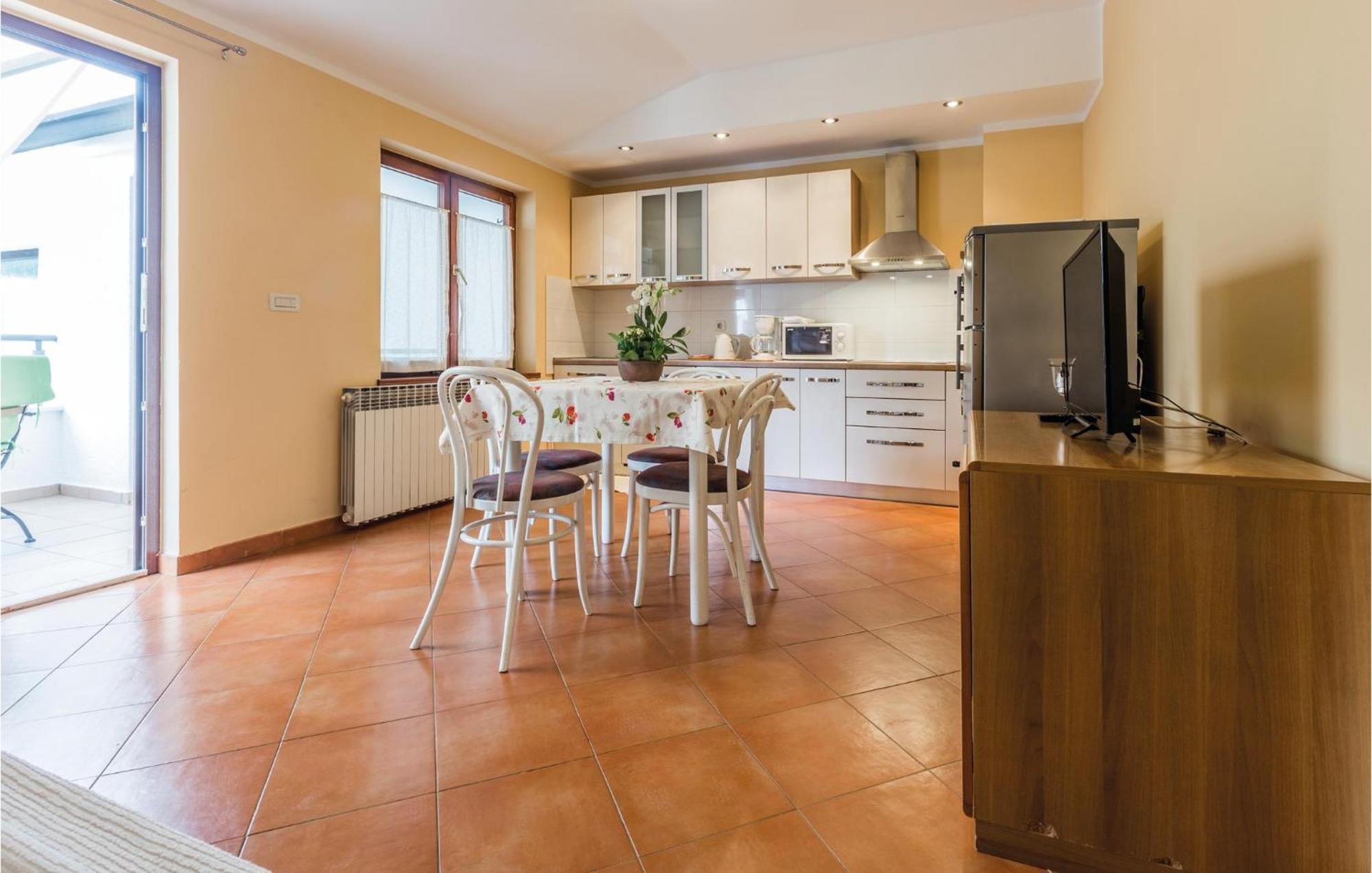 Gorgeous Apartment In Porec With Kitchen Exteriör bild