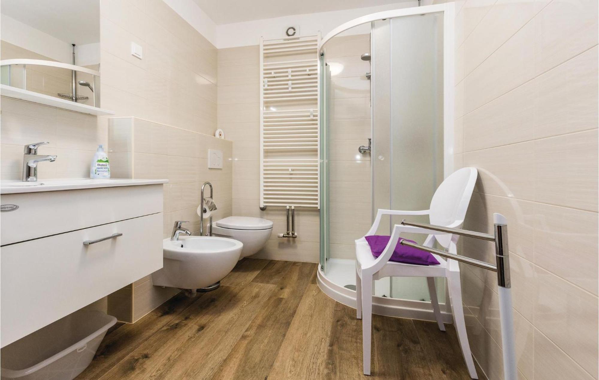 Gorgeous Apartment In Porec With Kitchen Exteriör bild