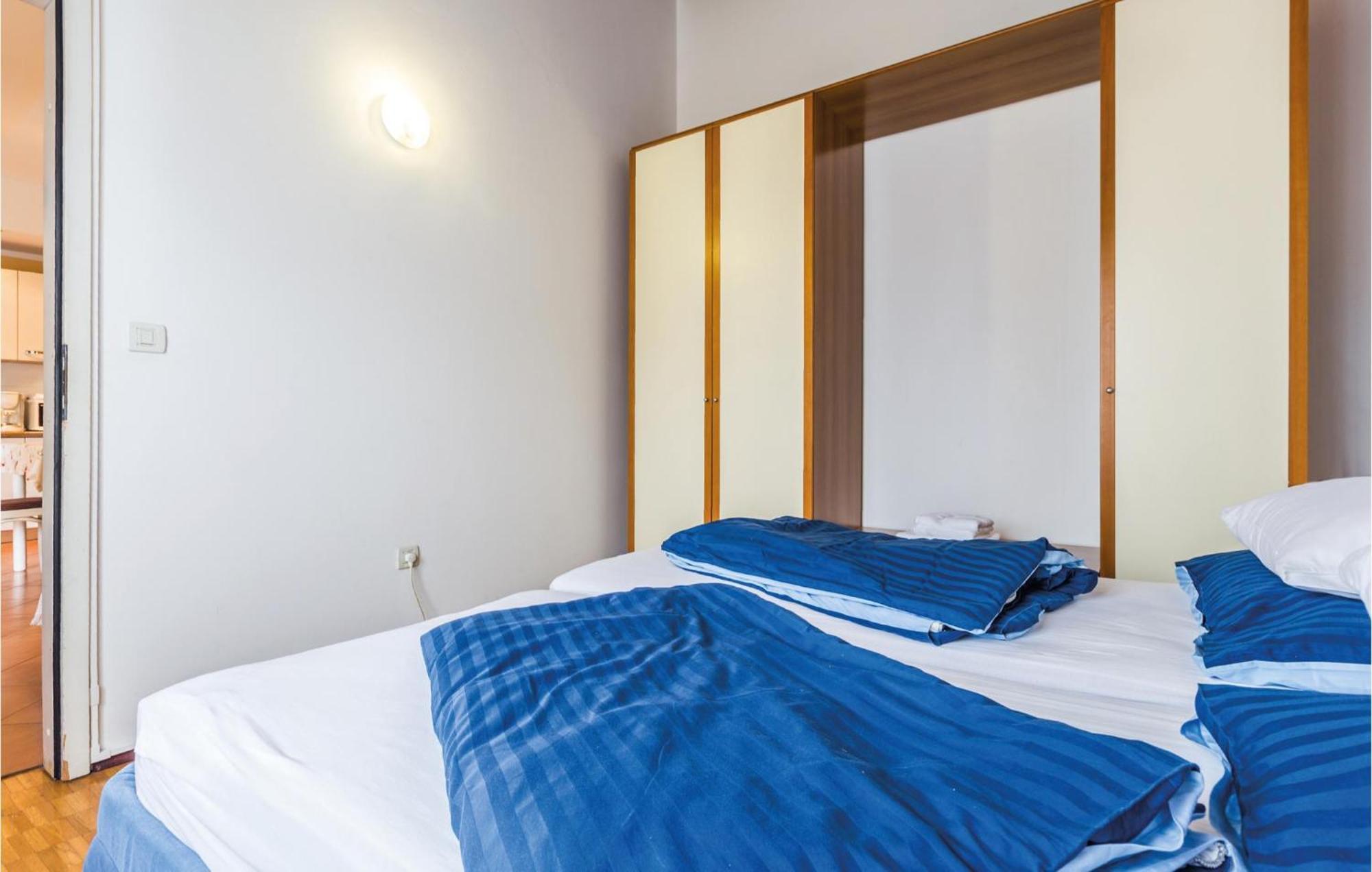 Gorgeous Apartment In Porec With Kitchen Exteriör bild