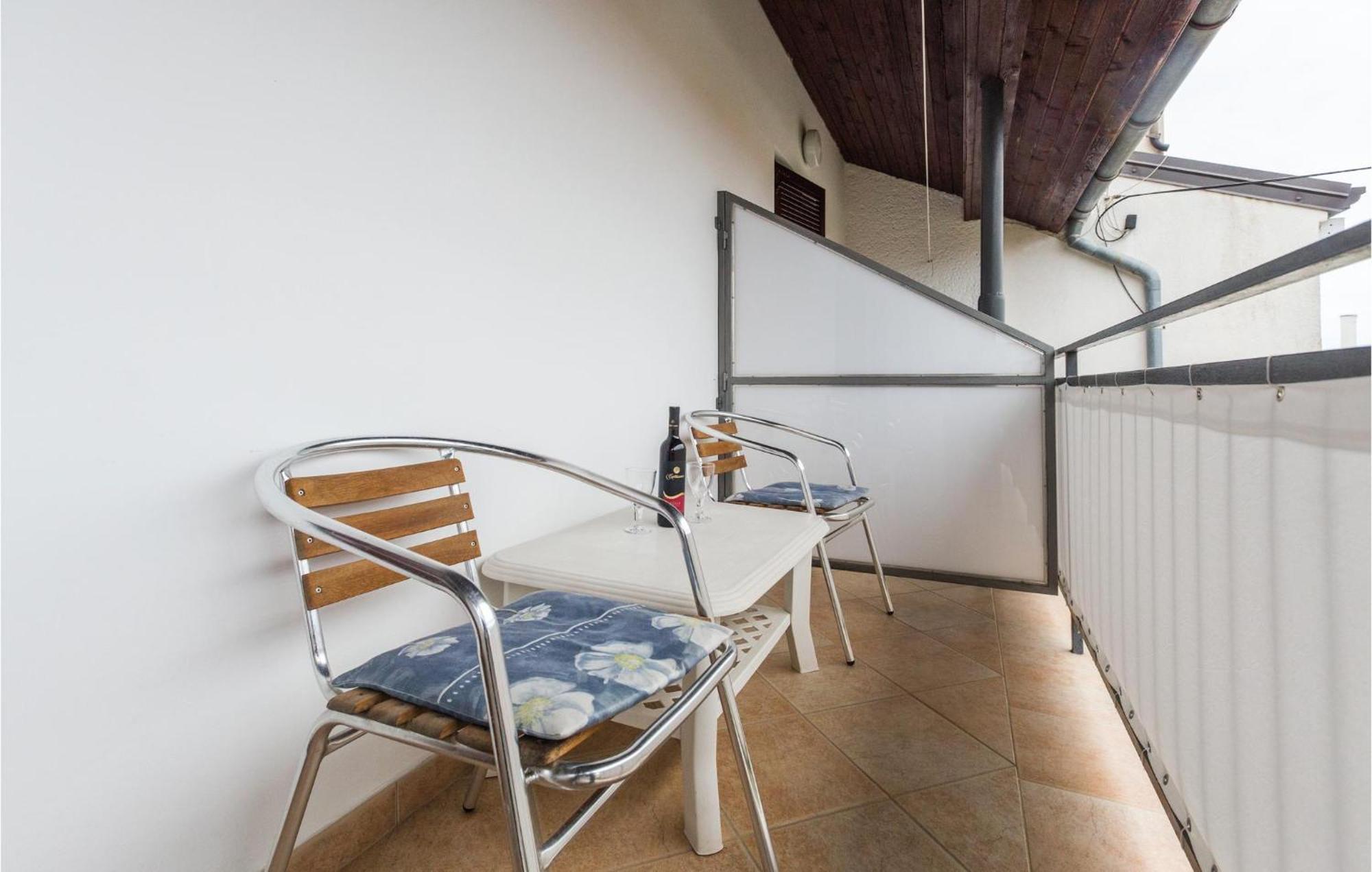 Gorgeous Apartment In Porec With Kitchen Exteriör bild