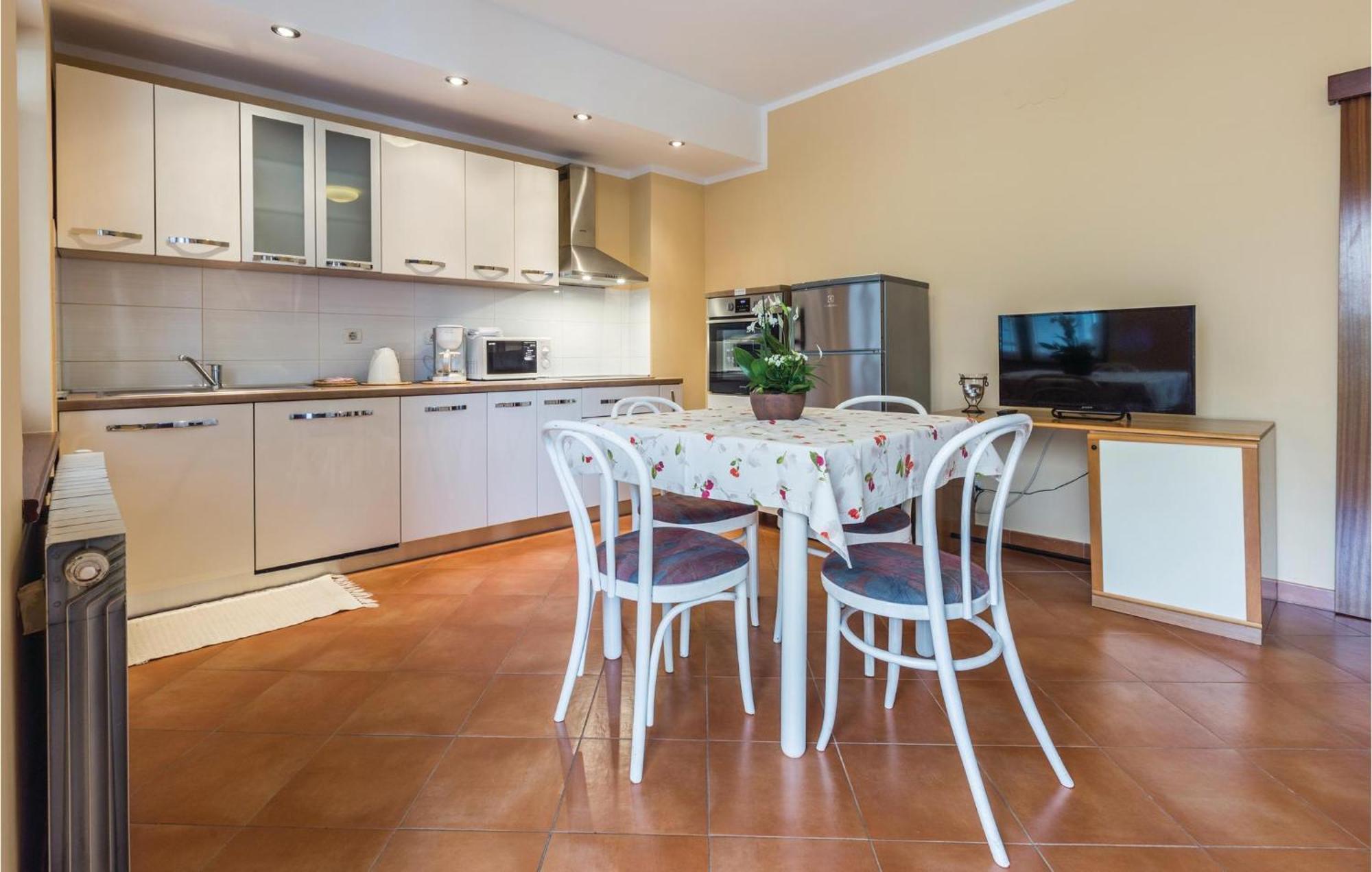 Gorgeous Apartment In Porec With Kitchen Exteriör bild