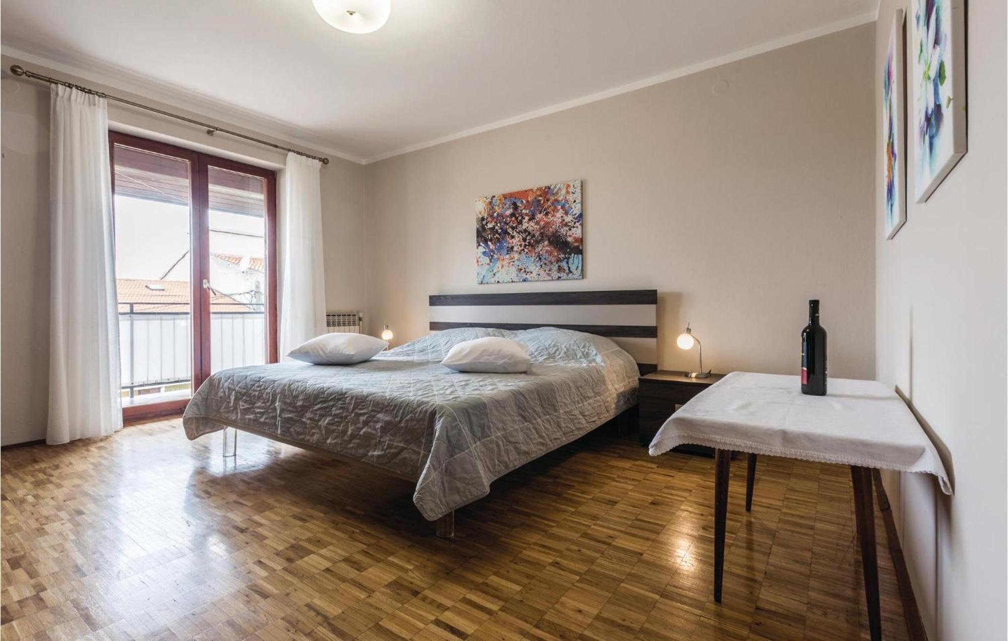 Gorgeous Apartment In Porec With Kitchen Exteriör bild