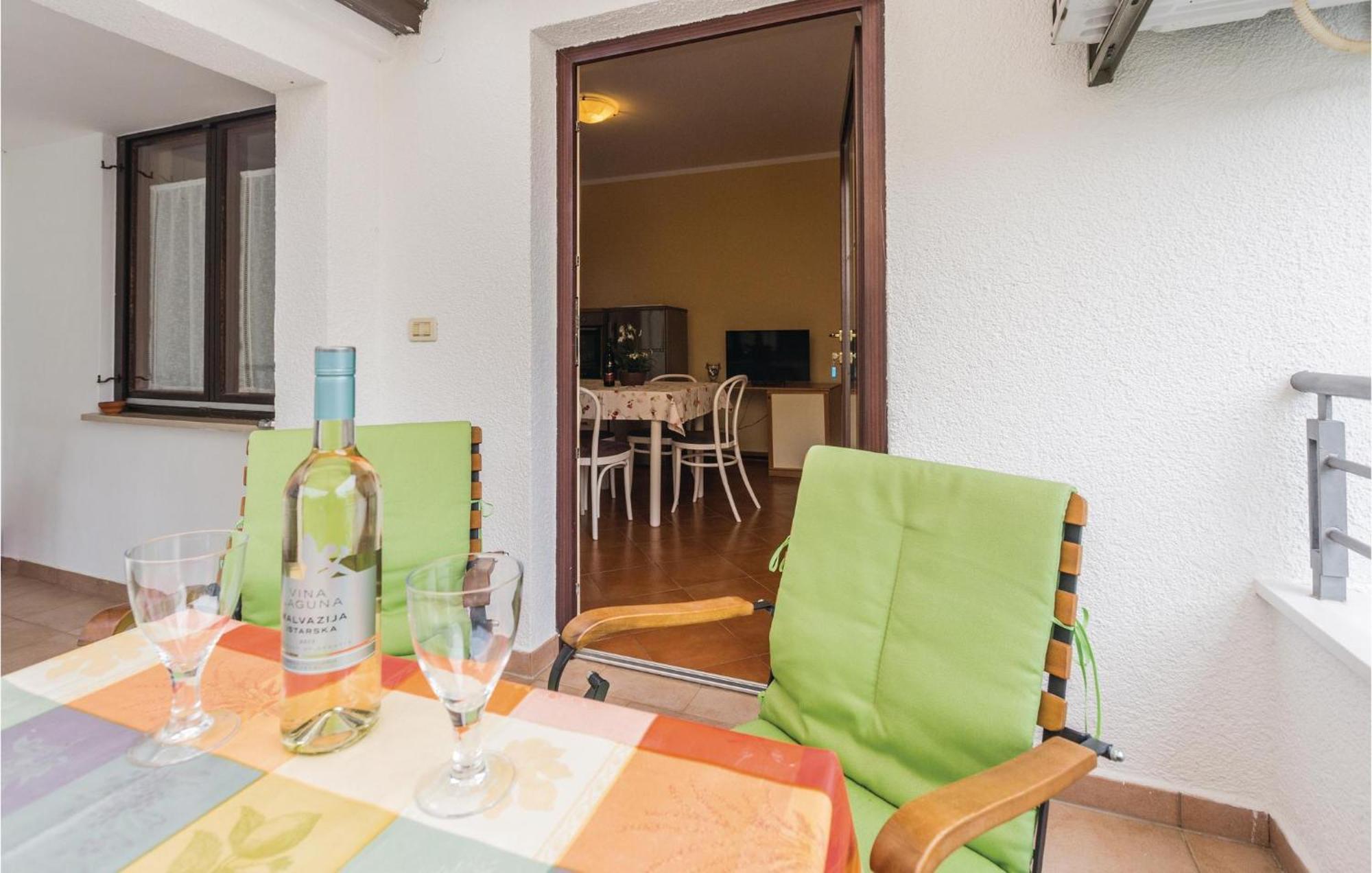 Gorgeous Apartment In Porec With Kitchen Exteriör bild